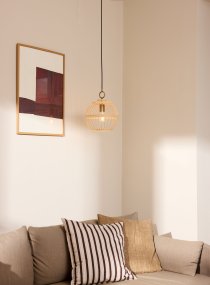 Stockholm Nordic Ø30 Nature suspension De Halo Design - Le plafonnier Stockholm est une solution d'&eacute;clairage &eacute;l&eacute;gante et unique qui combine des mat&eacute;riaux naturels avec un design moderne.