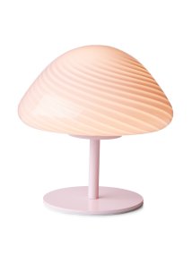 Mini Mush 17cm Rose lampe de table De Halo Design - L'abat-jour unique en forme de vague offre une répartition de la lumière douce et agréable et est parfait pour créer une atmosphère chaleureuse dans n'importe quelle pièce.