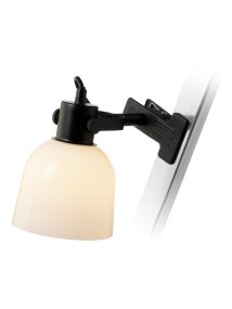 Glow Noir lampe à pince De Halo Design - L'abat-jour en verre opale assure une belle répartition de la lumière et, grâce au bras incliné, offre la possibilité d'utiliser la lampe à la fois comme lampe de lecture et comme éclairage général décoratif.