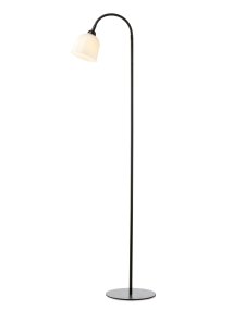 Glow 1 Noir lampadaire De Halo Design - L'abat-jour en verre opale assure une répartition agréable de la lumière dans la pièce et le bras est mobile, vous pouvez donc utiliser la lampe à la fois comme lampe de lecture et comme éclairage général décoratif.