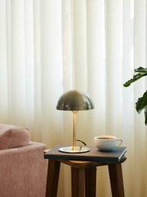 Boogie 25cm Laiton antique lampe de table De Halo Design - Il est recommand&eacute; de le placer sur la table d&#39;appoint, la commode ou la table de chevet.