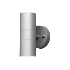 Modena Gris De Konstsmide - Modena est une applique murale moderne en aluminium laqu&eacute; gris et verre transparent, qui conf&egrave;re une allure &eacute;l&eacute;gante et intemporelle &agrave; toute fa&ccedil;ade.