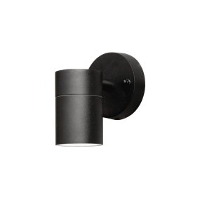 Modena Noir De Konstsmide - La lumi&egrave;re dirig&eacute;e vers le bas cr&eacute;e un &eacute;clairage doux et efficace qui met en valeur la fa&ccedil;ade et offre un agr&eacute;able &eacute;clairage ext&eacute;rieur.