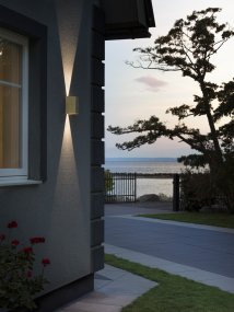 Cremona Laiton De Konstsmide - Grâce à des matériaux durables et de haute qualité, cette lampe est à la fois belle et résistante aux intempéries – un investissement idéal dans un style et une fonctionnalité durables.