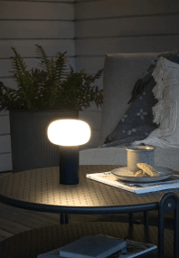 Antibes 20cm Noir portable De Konstsmide - La lampe dispose d'un variateur permettant de régler la luminosité et la température de couleur.