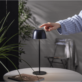 Ronda 35cm Noir portable De Star Trading - Lampe de table rechargeable élégante avec fonction de gradation, qui se règle en maintenant un doigt sur le dessus.