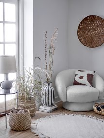 Kean 58cm Gris De Bloomingville - La lampe de table Kean est une lampe polyvalente en terre cuite, &agrave; la forme nordique &eacute;l&eacute;gante et &agrave; la jolie teinte grise, qui s'int&egrave;gre parfaitement &agrave; la plupart des int&eacute;rieurs.