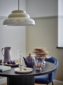 Lacya Ø40 Beige De Bloomingville - Sa forme unique et ses nuances subtiles font de Lacya un ajout parfait &agrave; toute pi&egrave;ce, de la cuisine &agrave; la salle &agrave; manger, en passant par la chambre et le salon, et cr&eacute;ent une harmonie &eacute;l&eacute;gante.