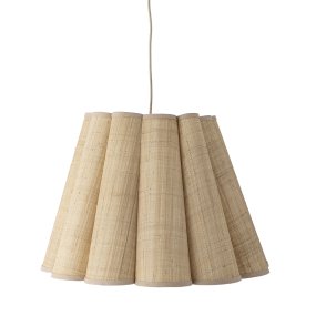 Sille Ø60 Nature De Bloomingville - Avec son aspect doux et son mat&eacute;riau naturel, Sille apporte chaleur et texture &agrave; n'importe quelle pi&egrave;ce&nbsp;; une suspension &eacute;l&eacute;gante pour tous ceux qui recherchent une atmosph&egrave;re harmonieuse et chaleureuse.