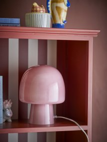 Paddy 26cm Rose De Bloomingville - La lampe de table Paddy de Bloomingville est fabriqu&eacute;e en verre rose et sa forme charmante apporte &eacute;l&eacute;gance et personnalit&eacute; &agrave; n'importe quelle pi&egrave;ce.