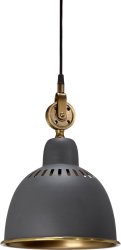 Cleveland Ø23 Gris suspension De PR Home - La lampe est dot&eacute;e d&#39;un c&acirc;ble de 1,6 m&egrave;tre de long et d&#39;une douille de plafond de la m&ecirc;me couleur que la lampe.