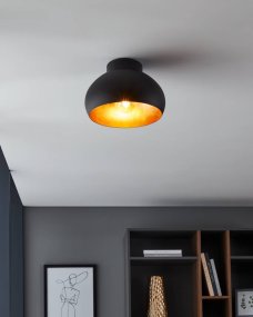 Mogano Ø28 Noir plafonnier De Eglo - Avec sa forme doucement arrondie en noir et or, il crée une atmosphère chaleureuse et cosy, parfaite pour le salon, la chambre ou le couloir.