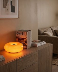 Basile 10cm Orange De Eglo - Basile est une lampe d&eacute;corative en verre orange orn&eacute;e de d&eacute;tails argent&eacute;s et aux formes douces et arrondies.