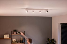 Star 4 Blanc spot De Philips - Avec les spots LED Philips Clockwork WarmGlow, vous pouvez facilement r&eacute;gler la luminosit&eacute; &agrave; votre guise, d'un &eacute;clairage fonctionnel avec beaucoup de lumi&egrave;re &agrave; une lueur chaleureuse et accueillante.