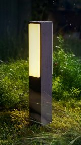 Stratosphere 42cm Anthracite bornes De Philips - Avec une durée de vie étonnante de 50 000 heures, ces lampes durent plus de deux ans.