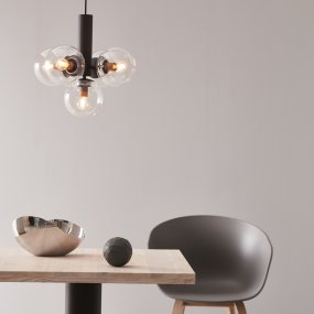 Avenue Ø43 Noir De CO Bankeryd - Avenue est un plafonnier en métal et en verre qui crée une impression calme et simple.