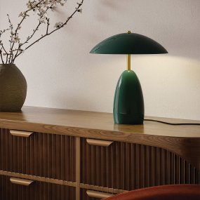 Poppy 35cm Vert De Elstead Lighting - La lampe est &eacute;quip&eacute;e d'une LED int&eacute;gr&eacute;e de 11,5 W, d&eacute;livrant un flux lumineux de 761 lumens et une lumi&egrave;re blanc chaud (3000 K).