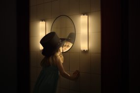 Classic Cylinder 45cm Chrome lampe de salle de bain De Ledvance - Classic Cylinder &auml;r en modern badrumslampa med klassisk design och g&ouml;r sig utm&auml;rkt i offentliga milj&ouml;er.