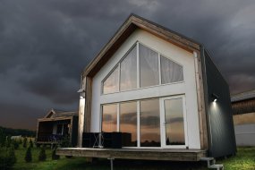 Flood Sensor 10W Noir lampe solaire De Ledvance - Le capteur de mouvement PIR int&eacute;gr&eacute; et le capteur de lumi&egrave;re du jour allument automatiquement la lampe lorsqu'un mouvement est d&eacute;tect&eacute; dans l'obscurit&eacute;, garantissant ainsi s&eacute;curit&eacute; et efficacit&eacute; &eacute;nerg&eacute;tique.