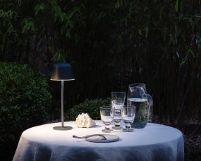 Table USB 30cm Gris foncé portable De Ledvance - Avec un indice de protection IP54, il est r&eacute;sistant aux intemp&eacute;ries et parfait pour une utilisation int&eacute;rieure et ext&eacute;rieure.