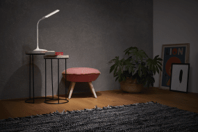 Panan Disc 37cm Blanc portable De Ledvance - Ut&ouml;ver det &auml;r lampan dimbar med touchsensorn p&aring; lampfoten vilket g&ouml;r Panan m&aring;ngsidig.