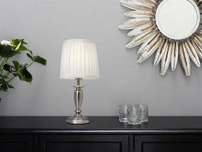 Ines 34cm Argent antique De Cottex - La lampe de table Ines en métal et textile est un classique élégant qui ajoute un charme intemporel à n'importe quelle pièce.