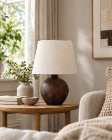 Bellmini 30cm brun foncé De Nordic Lighting - La lampe est fournie avec un câble en plastique blanc de 1,8 m de long, équipé d'un interrupteur et d'une prise.
