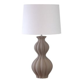 Amfora 67cm Sable lampe de table De Lampan - Amfora apporte une touche de style &agrave; une table d'appoint, un bureau ou une console, en y insufflant chaleur et caract&egrave;re.