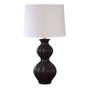 Amfora 67cm Noir lampe de table De Lampan - Amfora apporte une touche de style &agrave; une table d'appoint, un bureau ou une console, en y insufflant chaleur et caract&egrave;re.