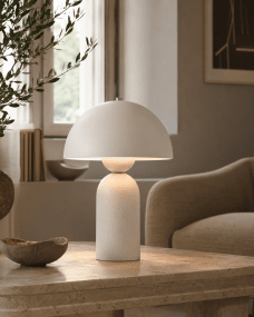 Capello 35cm Blanc lampe de table De Nordic Lighting - Le d&eacute;tail chrom&eacute; d&eacute;coratif sur le dessus apporte une touche d'&eacute;l&eacute;gance et en fait un magnifique point de mire dans les chambres, les salons et les couloirs.