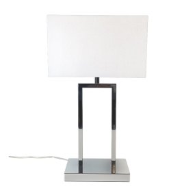 Gemma 52cm Chrome De Nordic Lighting - Son abat-jour rectangulaire en tissu blanc diffuse une lumi&egrave;re douce et agr&eacute;able, id&eacute;ale pour les chambres, les salons et les couloirs.