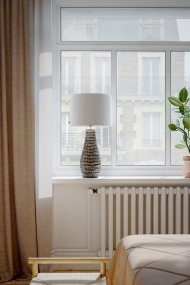 Bartha 74cm Brun lampe de table De By Rydéns - Bartha est une lampe de table moderne avec du caractère.