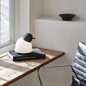 Bird 22cm Noir/laiton De Belid - La lampe est fournie avec un câble de 2,3 m et une prise secteur.
