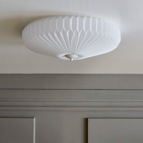 Linn Ø50 Blanc plafonnier De CO Bankeryd - Linn est le choix idéal pour tous ceux qui recherchent une solution d'éclairage décorative et fonctionnelle qui ajoute une touche artistique à leur plafond.