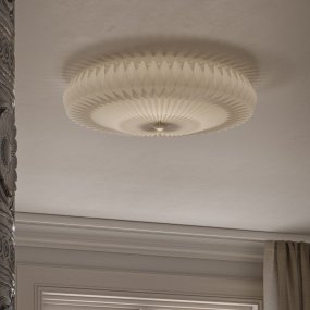 Pompom Ø57 Blanc De CO Bankeryd - Tamis&eacute;, il diffuse une lumi&egrave;re d'ambiance douce ou une douce lueur tamis&eacute;e.