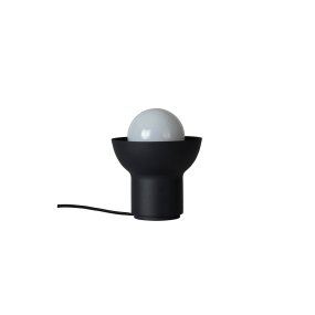 Up 13cm Anthracite lampe de table De CO Bankeryd - La lampe de table Up a un design jeune et scandinave, où la lumière dirigée devient un élément décoratif de la forme de la lampe.