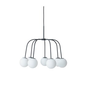 Waterfall Ø50 Noir suspension De CO Bankeryd - Waterfall est un plafonnier élégant qui crée un contraste expressif avec ses tubes métalliques étroits et son verre opale rond.