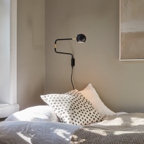 Yes! 62cm Anthracite applique murale De CO Bankeryd - Le soir, il fournit de la lumi&egrave;re pour lire et pendant la journ&eacute;e, il donne &agrave; la table de chevet un caract&egrave;re int&eacute;ressant et scandinave.