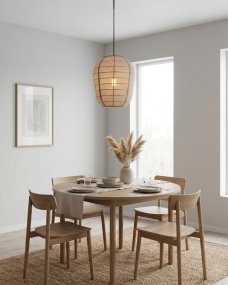 Delino Ø40 Beige De By Rydéns - Delino est une suspension &eacute;l&eacute;gante qui allie mat&eacute;riaux naturels et design doux et intemporel.