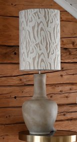 Dilbar 54cm Sand pied de lampe De Hallbergs - Dilbar lampfot &auml;r tillverkad i keramik och har en mjuk sandgr&aring; f&auml;rg som ger ett varmt och stilrent uttryck.