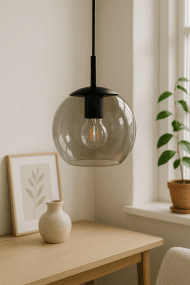 Globi Ø15 Couleur fumée De Nordic Lighting - Livr&eacute; avec un long c&acirc;ble et une prise.