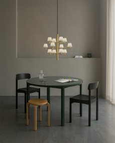 Gil Ø67 Laiton De Herstal - Des ampoules 4&nbsp;W rempla&ccedil;ables et dimmables, &agrave; lumi&egrave;re chaude (330&nbsp;lm), sont incluses et leur intensit&eacute; est r&eacute;glable de 2&nbsp;200&nbsp;K &agrave; 3&nbsp;000&nbsp;K.