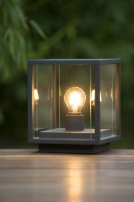 Claire 25cm Noir De Lucide - Claire est une &eacute;l&eacute;gante lampe de jardin qui offre un &eacute;clairage uniforme et agr&eacute;able.