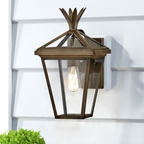 Palma Bronze lampe d’extérieur De Elstead Lighting - Fabriqué en aluminium avec du verre transparent, Palma offre à la fois durabilité et une touche de charme à l'ancienne, parfait pour une utilisation en extérieur.