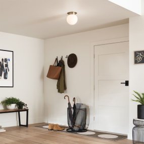 Albers Ø20 Laiton De Elstead Lighting - C'est le plafonnier id&eacute;al pour les couloirs, les chambres ou les cuisines o&ugrave; vous souhaitez cr&eacute;er une ambiance &eacute;l&eacute;gante et intemporelle.