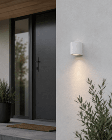 Tor Single Blanc lampe d’extérieur De Lampan - Lampan lyser fint ner p&aring; v&auml;ggen och skapar en h&auml;rlig atmosf&auml;r.