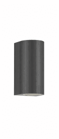Freja Duo Anthracite lampe d’extérieur De Lampan - Fabriqu&eacute;e en m&eacute;tal laqu&eacute; anthracite &agrave; la texture c&ocirc;tel&eacute;e d&eacute;corative, la lampe d&eacute;gage un style &agrave; la fois vibrant et exclusif.
