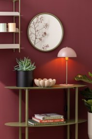 Bonnet 40cm Rose De Leitmotiv - La lampe de table Bonnet en m&eacute;tal allie un design r&eacute;tro &agrave; une touche de modernit&eacute;.