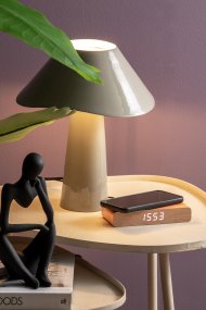 Ameno 33cm Gris lampe de table De Leitmotiv - Ameno est une lampe de table élégante en métal gris brillant qui diffuse une lumière douce et harmonieuse.