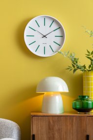 Masivo Seta 34cm Vert lampe de table De Leitmotiv - Ses dimensions généreuses et sa forme de champignon aux courbes douces lui confèrent une présence à la fois apaisante et expressive.